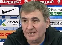 Gheorghe Hagi discutând despre viitorul echipei naționale de fotbal.