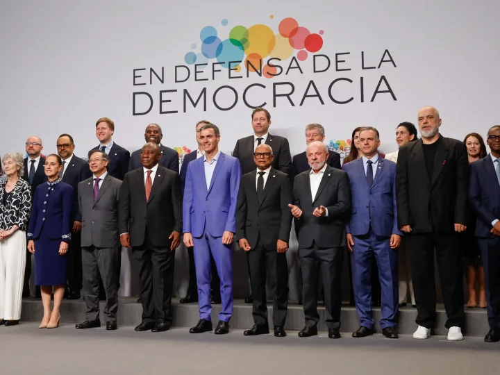 Lideri internaționali se reunesc pentru a discuta despre criza din Cuba.