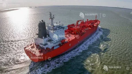 Petrolierul Arrhenius navigând pe Marea Baltică în portul Ust-Luga.