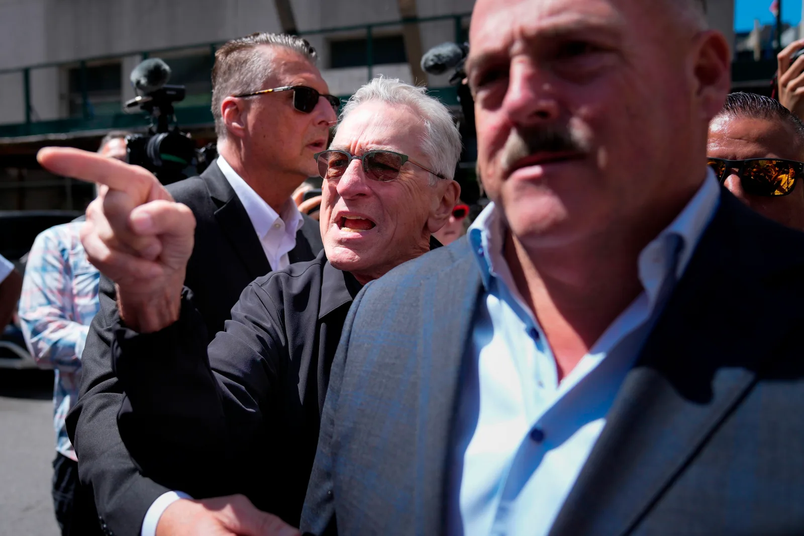 Robert De Niro își exprimă îngrijorarea față de Trump și îndeamnă la acțiune civică.