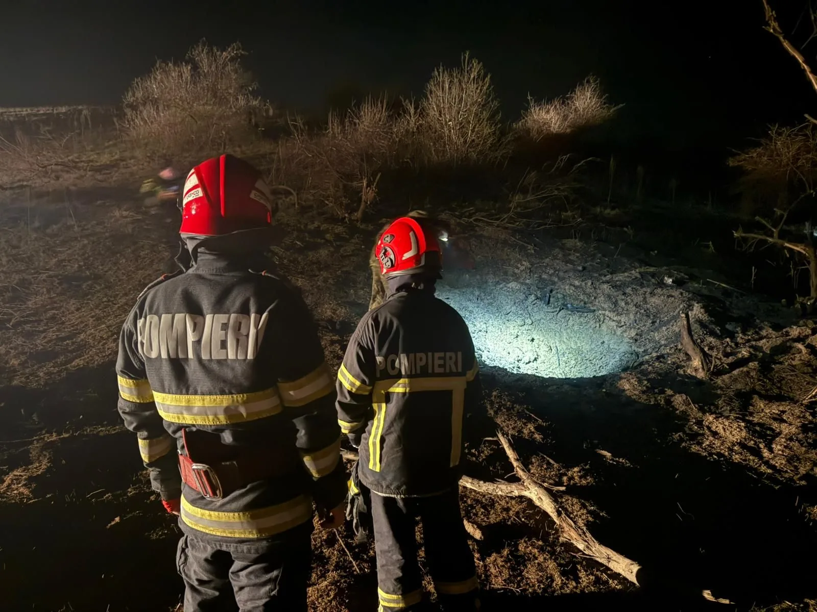 Intervenția echipelor de pompieri la locul prăbușirii dronei în Tulcea.