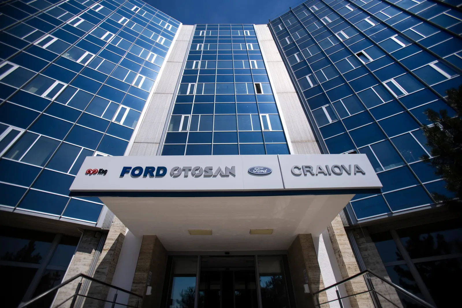 Sediul Ford Otosan din Craiova, un important jucător în industria auto.
