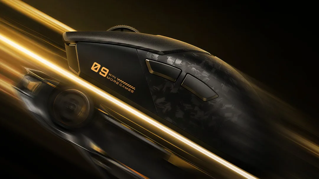 Mouse wireless din fibră de carbon, design elegant și ușor, destinat gamerilor pasionați.