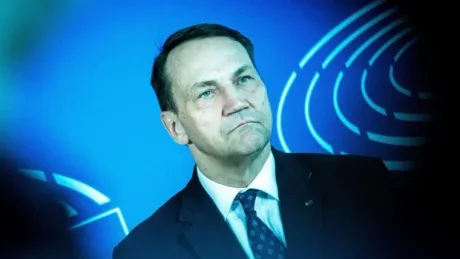 Radosław Sikorski discută despre schimbările de regim în Rusia și implicațiile istorice.