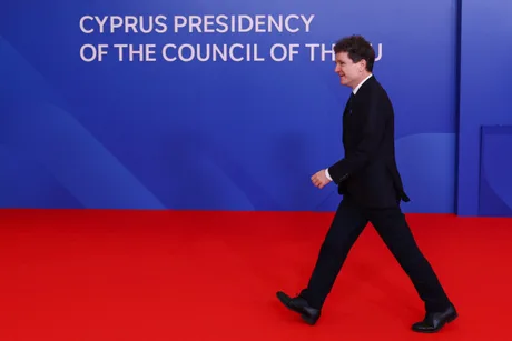 Nicușor Dan la reuniunea Consiliului European, discutând despre bugetul UE.