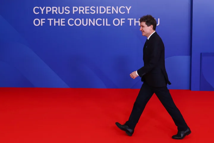 Nicușor Dan la reuniunea Consiliului European, discutând despre bugetul UE.