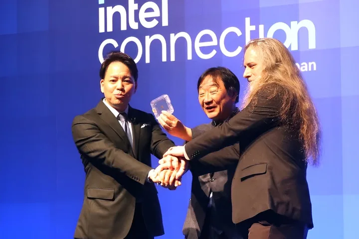 Prezentare a prototipului de memorie ZAM la Intel Connection Japan 2026.