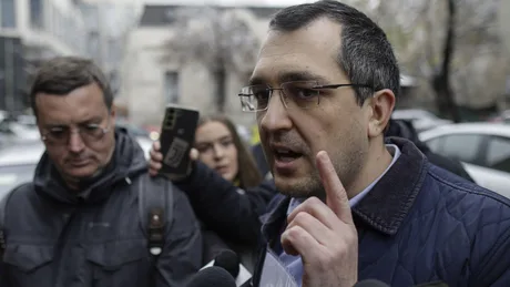 Vlad Voiculescu discută despre importanța dezbaterii publice și fondurilor pentru spitale.