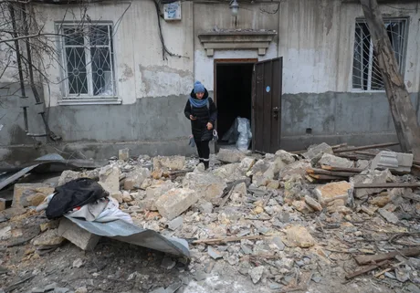 Ruinele unei clădiri afectate de atacurile cu drone în Ucraina.