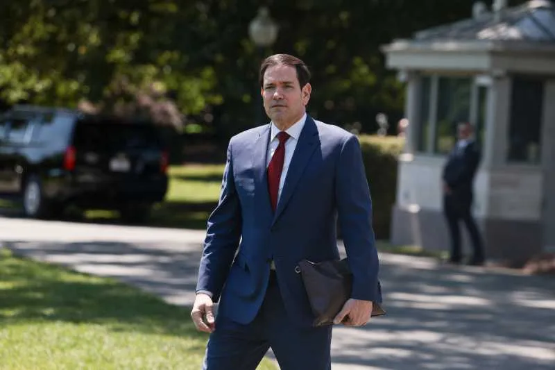Marco Rubio se îndreaptă spre o întâlnire diplomatică importantă la Beijing.