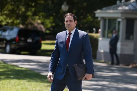 Marco Rubio se îndreaptă spre o întâlnire diplomatică importantă la Beijing.