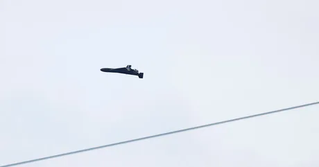 Drone ucrainene atacă rafinării și depozite de petrol în Rusia.