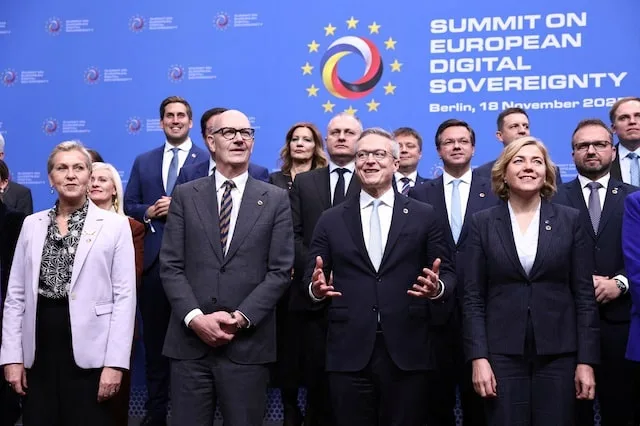 Reuniune a oficialilor europeni pentru discutarea autonomiei digitale.