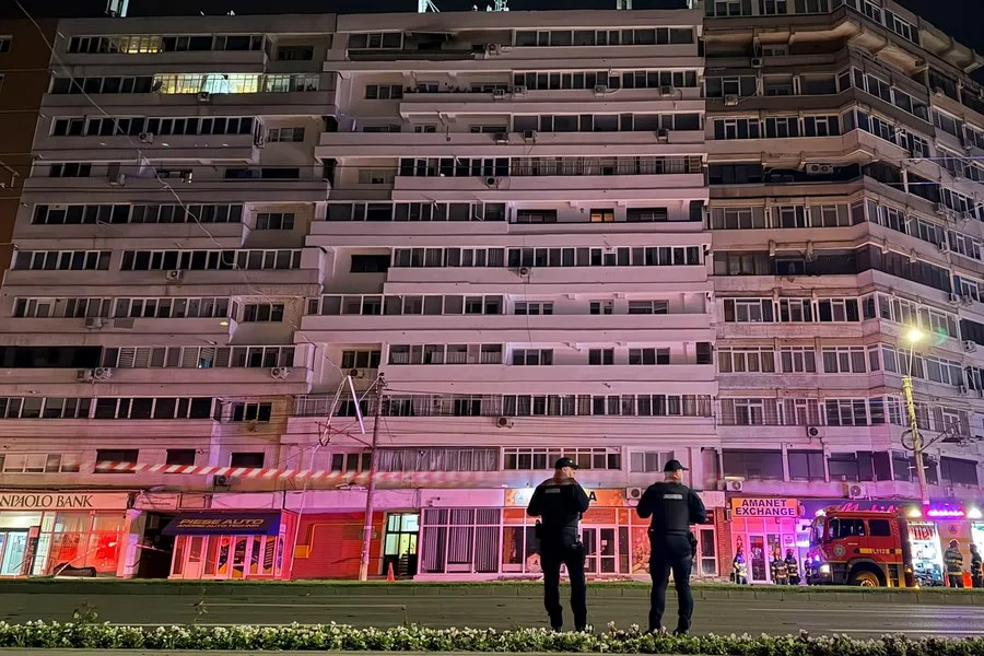 Polițiști și pompieri la fața locului după incidentul cu drona în Galați.