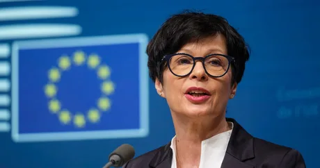 Reprezentant european discutând despre împrumutul pentru Ucraina.