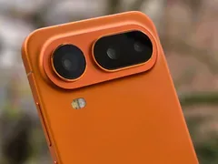 Camera telefonului Honor Magic8 Pro Air cu lentile periscopice și ultra-wide.