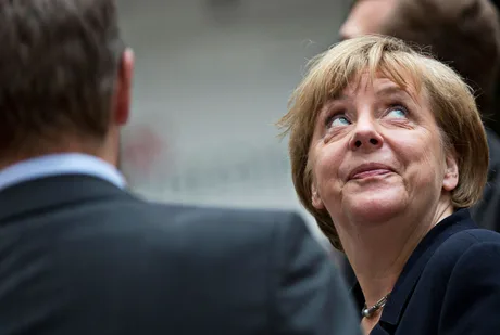 Angela Merkel discutând despre rolul său în negocierile UE-Rusia.
