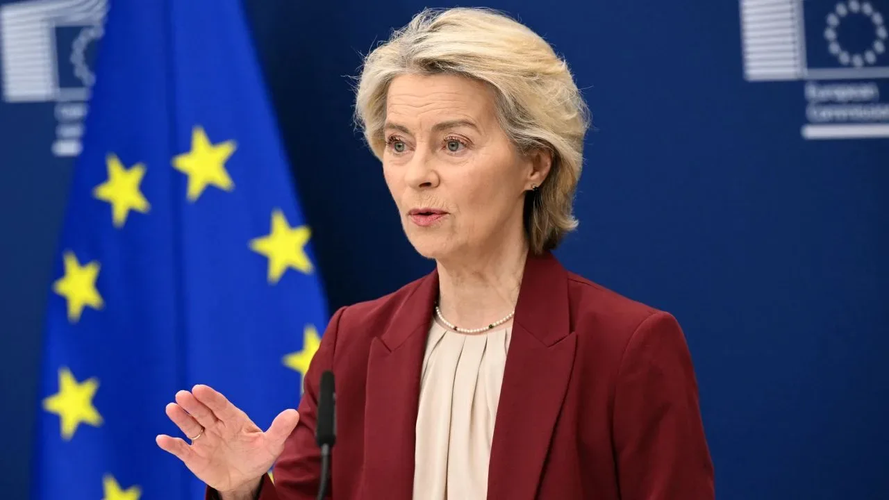 Ursula von der Leyen discutând despre sancțiuni împotriva Rusiei.