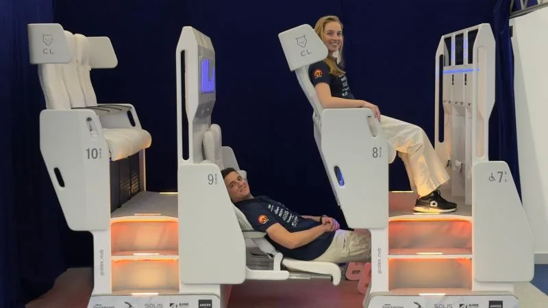 Conceptul inovator de scaun de avion cu două niveluri pentru confort sporit.
