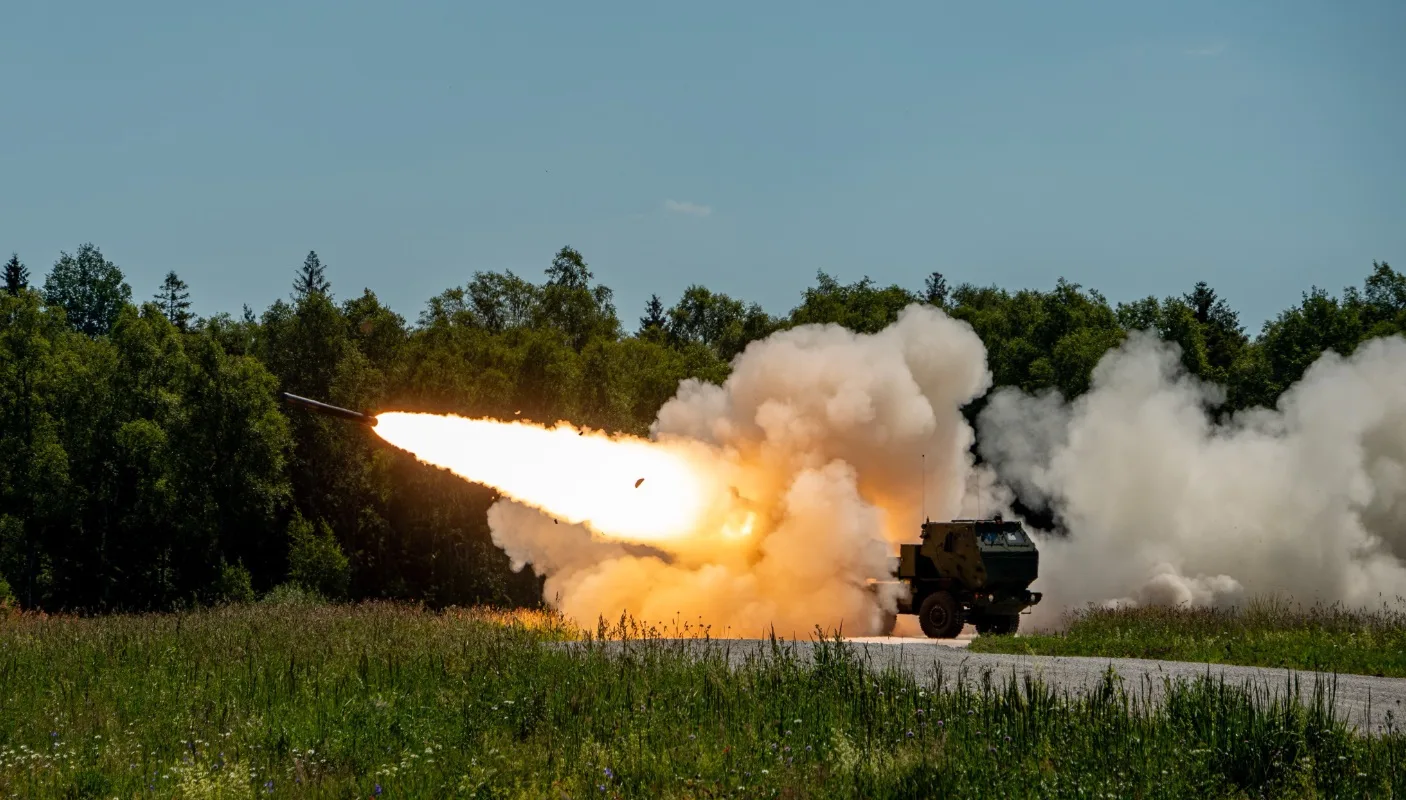 Donald Trump provoacă un conflict între NATO și Uniunea Europeană privind politica de apărare - Oficialii avertizează că disputa va influența securitatea europeană