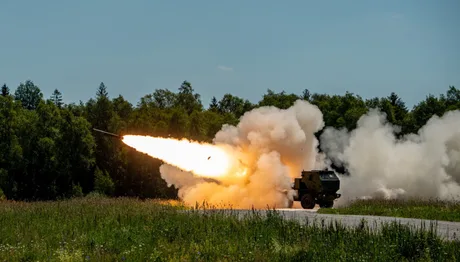 Donald Trump provoacă un conflict între NATO și Uniunea Europeană privind politica de apărare - Oficialii avertizează că disputa va influența securitatea europeană