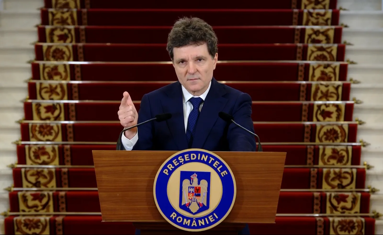 Nicușor Dan face apel la calm după demiterea guvernului.