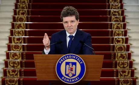 Nicușor Dan face apel la calm după demiterea guvernului.