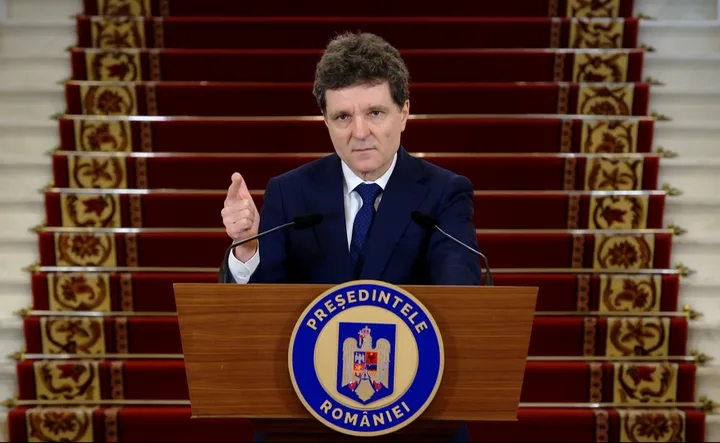 Nicușor Dan face apel la calm după demiterea guvernului.