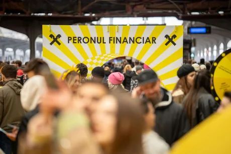Călători pe Peronul Financiar, primind sfaturi despre bugetul de vacanță.
