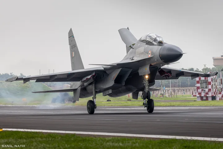 Avion de vânătoare Su-30 în timpul unui zbor de antrenament.