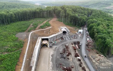 Lucrări avansate la tunelurile Margina-Holdea pe autostrada A1.