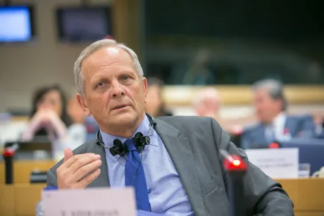 Theodor Stolojan discută despre desemnarea rapidă a unui nou premier.