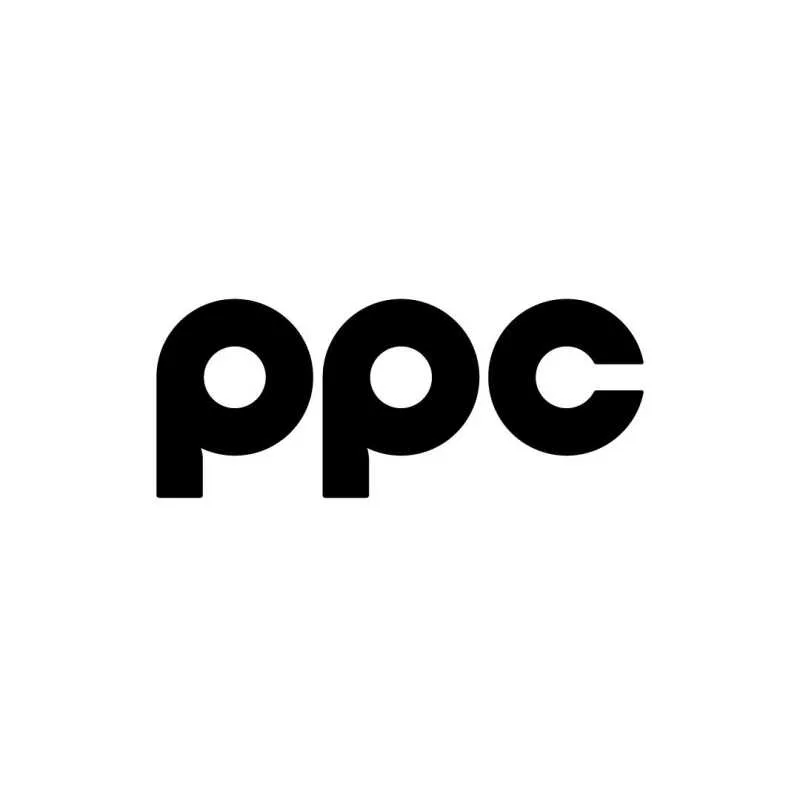 Logo-ul companiei PPC, simbolizând energia regenerabilă și investițiile strategice.