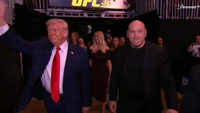 Donald Trump și Dana White la gala UFC 327 din Miami.