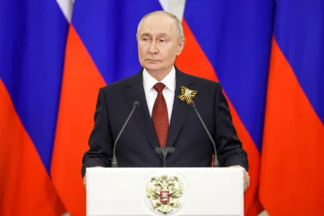 Vladimir Putin discută despre incidentul dronei căzute în România.