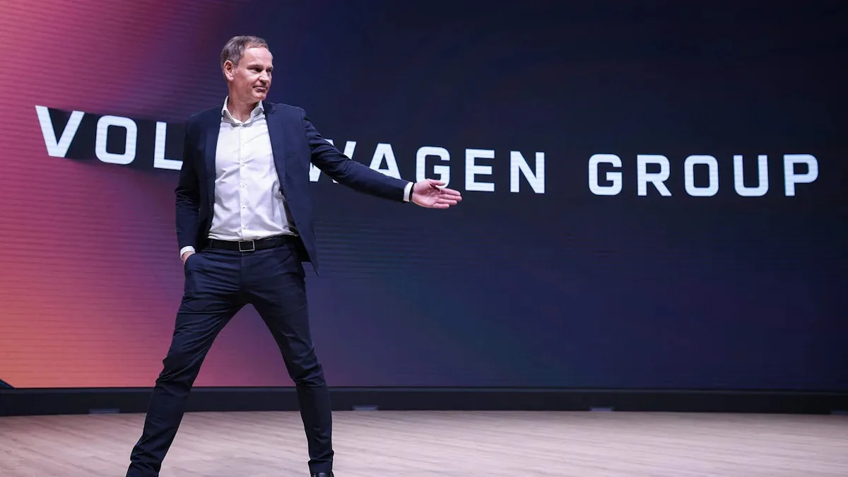 Oliver Blume discutând despre provocările investițiilor în SUA.