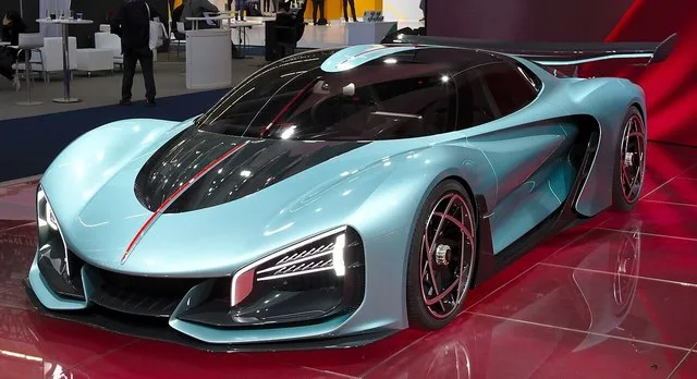 Automobil unicat, cu design futurist și detalii personalizate, destinat miliardarilor.