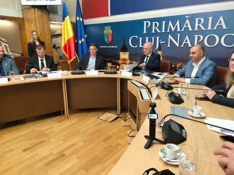 Semnarea contractului pentru trenul metropolitan la Primăria Cluj-Napoca.
