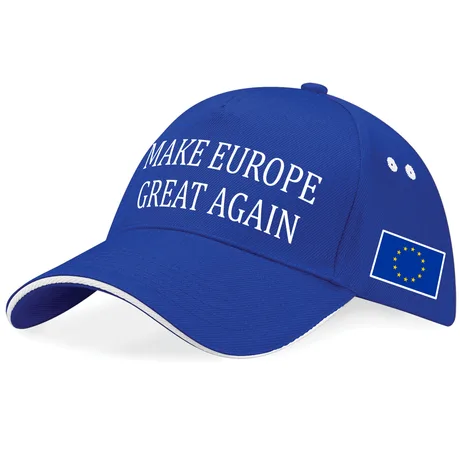 Căciulă albastră cu mesaj despre Europa și steagul UE.