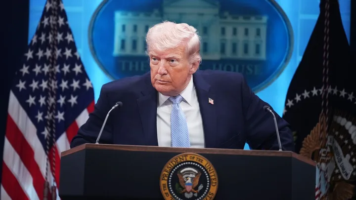 Donald Trump discută despre armistițiul cu Iranul și implicațiile sale.