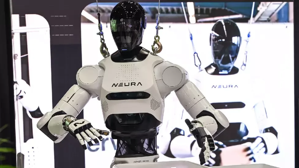 Roboți umanoizi învățând sarcini industriale și casnice la TUM RoboGym.