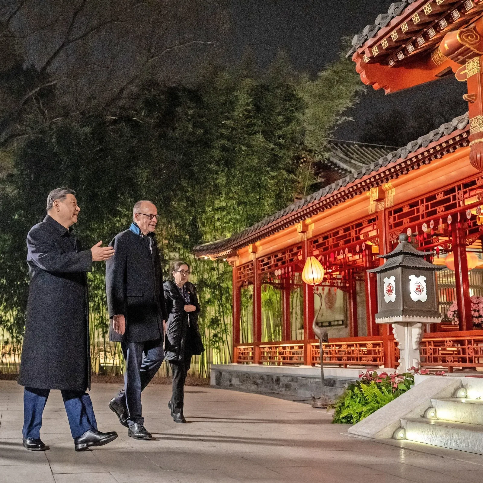 Friedrich Merz și Xi Jinping discută în timpul vizitei oficiale la Beijing.