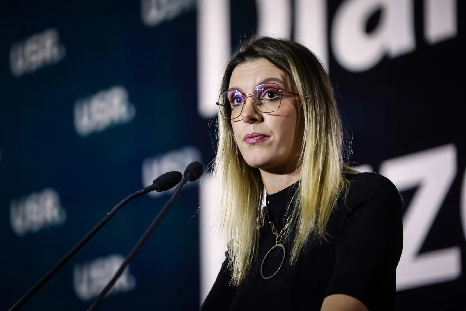 Ministrul Mediului discută despre măsuri împotriva șezlongurilor ilegale pe plaje.