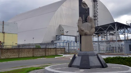 Monument dedicat siguranței nucleare la centrala Cernobîl.