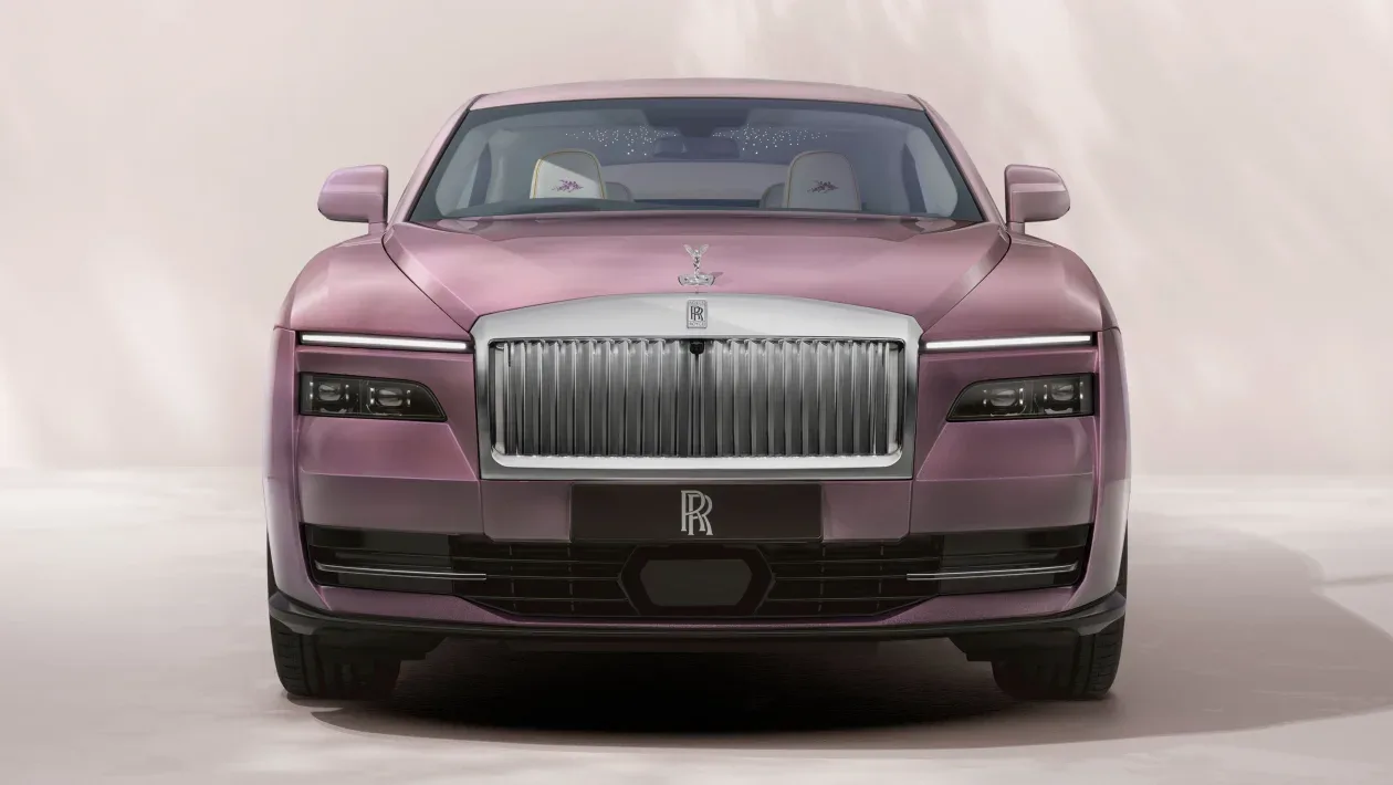 Rolls-Royce Spectre, un model electric elegant, dar fără opțiune decapotabilă.