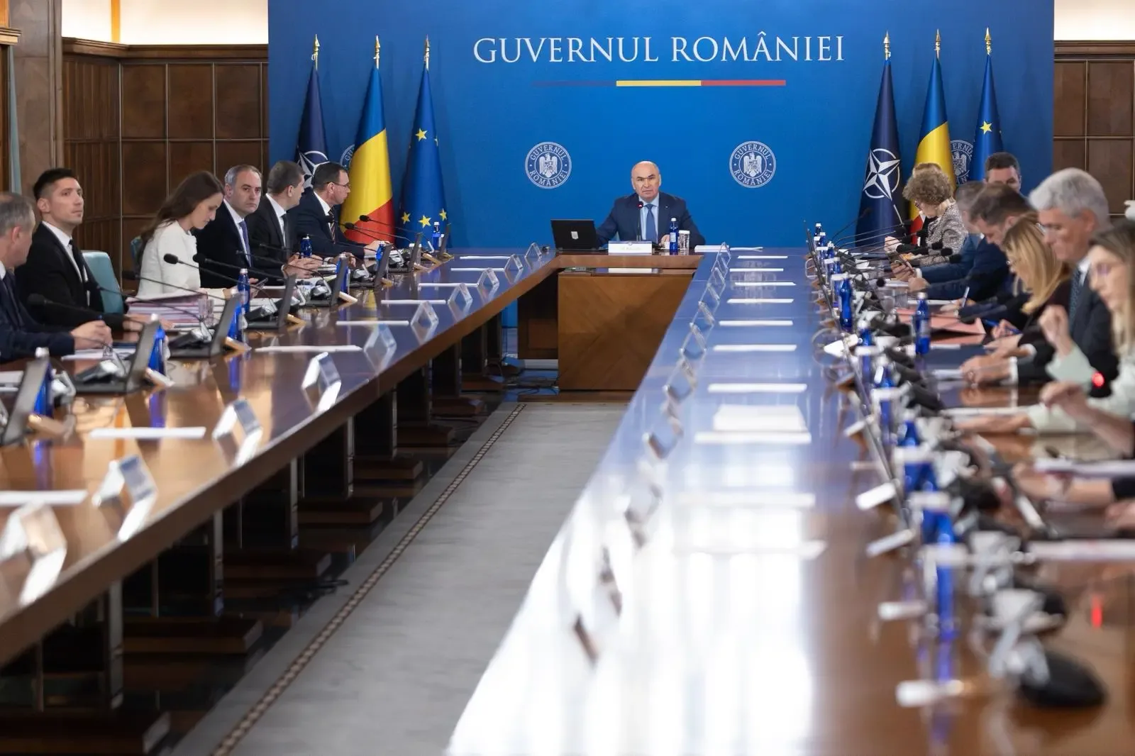 Ședință a Guvernului României cu Bolojan la conducere, discuții despre avizele de racordare.