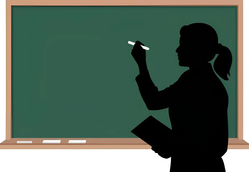 O profesoară scrie la tablă, reflectând asupra unei cariere în IT.