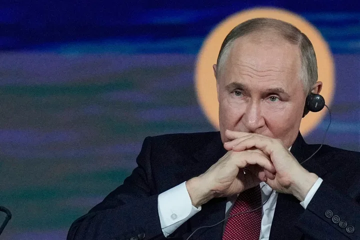 Vladimir Putin în timpul unei întâlniri oficiale la Kremlin.
