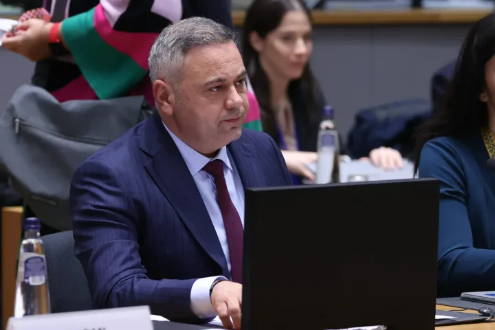 Ministrul Agriculturii discutând despre impactul blocajului proiectului pentru motorină.