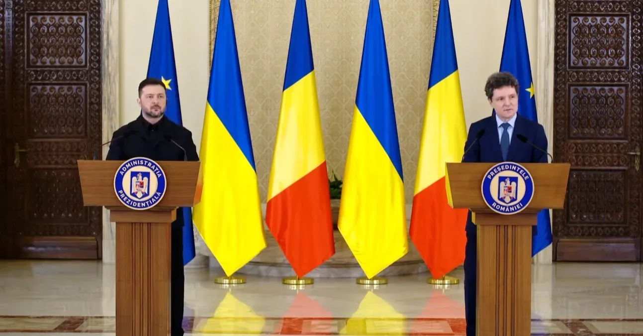 Zelenski și oficial român la o conferință de presă comună.